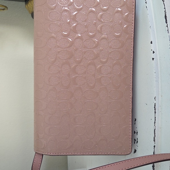 Coach Blush Embossed Cossbody New without tags - Picture 4 of 7